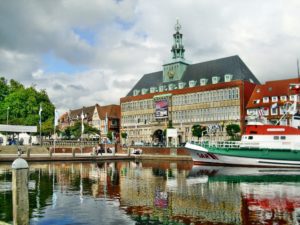Blick auf das Rathaus in Emden