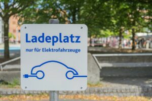Schild für Ladeplatz für Elektrofahrzeuge