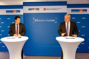 Schmidt und Althusmann bei der Pressekonferenz zur Aufstockung von NTransformation.
