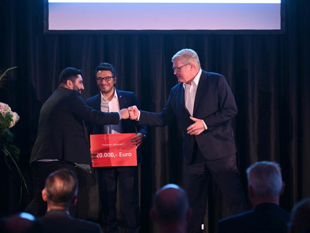 Niedersachsens Wirtschaftsminister Althusmann übergibt den Innovationspreis Niedersachsen 2021 an das Projekt InnoSep.
