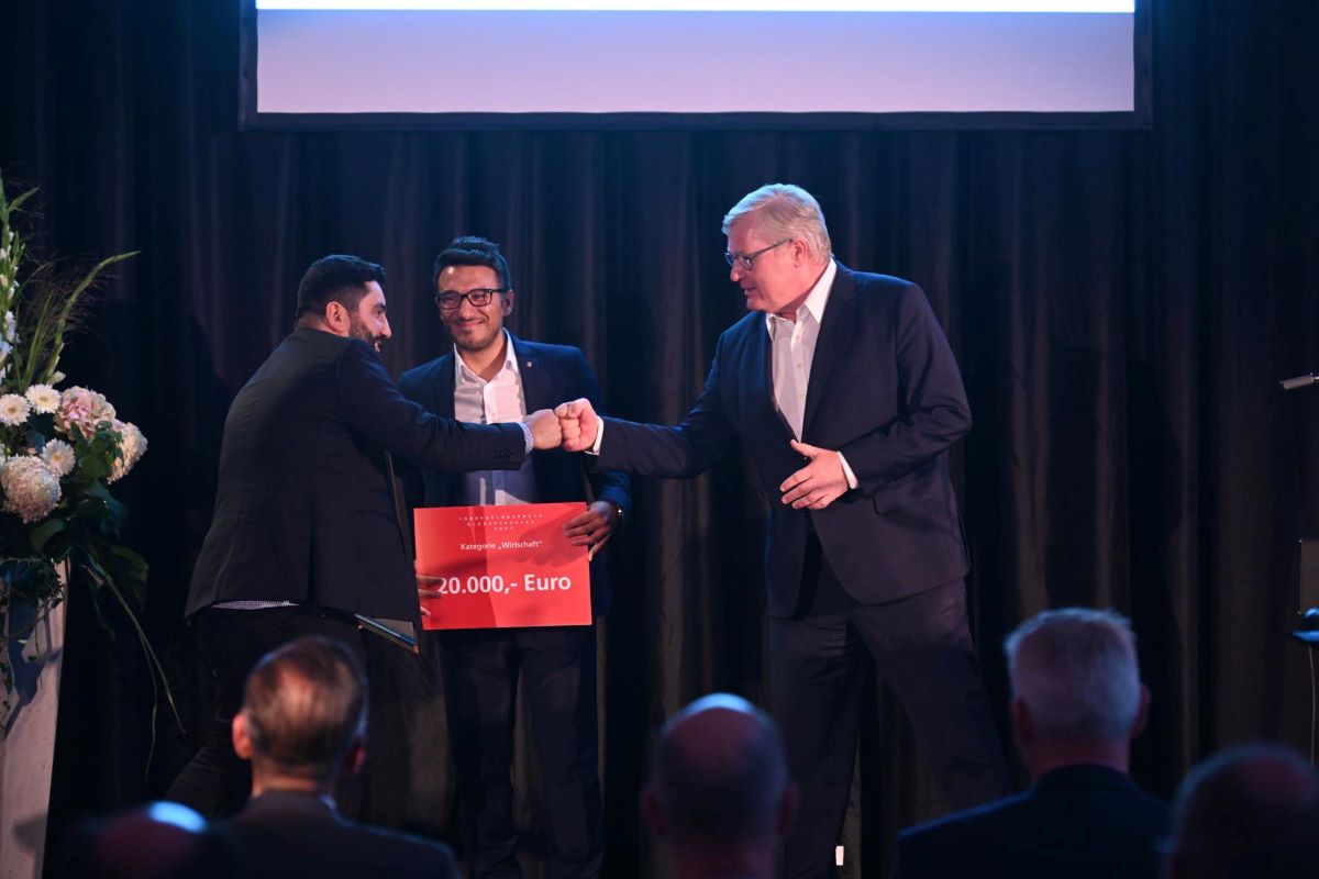 Niedersachsens Wirtschaftsminister Althusmann übergibt den Innovationspreis Niedersachsen 2021 an das Projekt InnoSep.