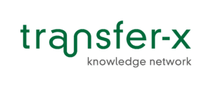 Ein grüner Schriftzug transfer x mit der Unterzeile knowledge network.